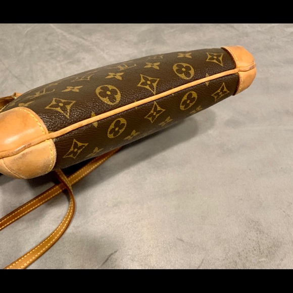 Authentic Louis Vuitton Coussin GM - Picture 15 of 16